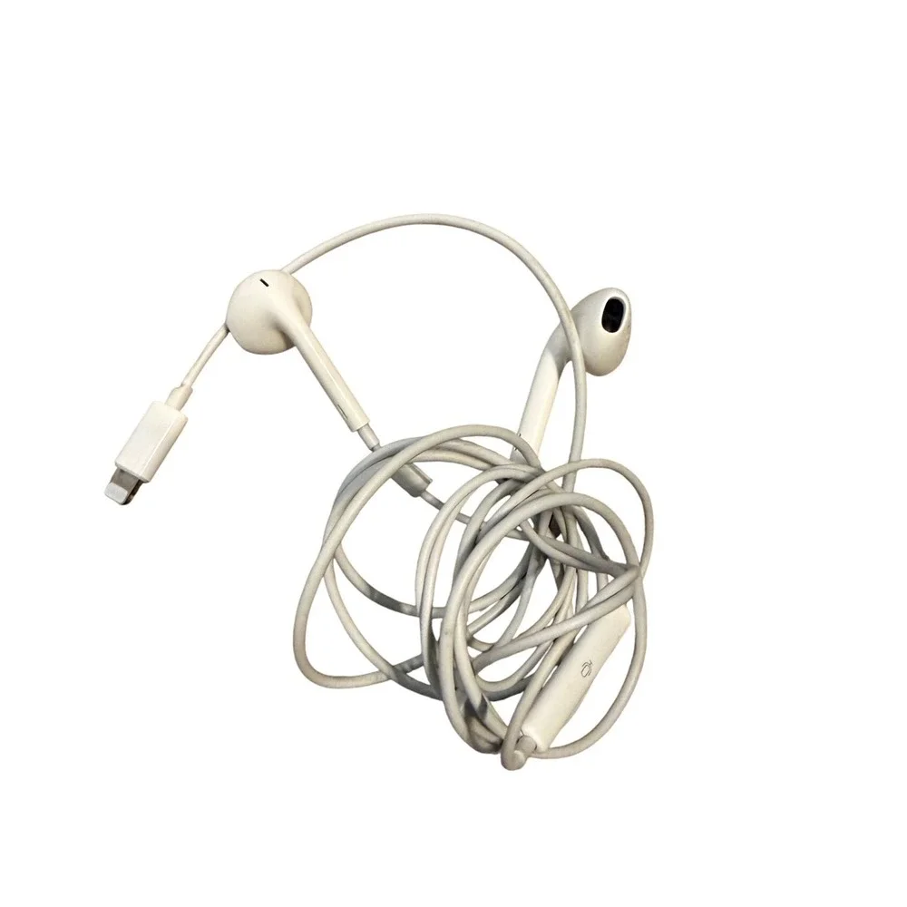 Apple EarPods with Lightning‎ Connector White In Ear Headphones with Mic Remote